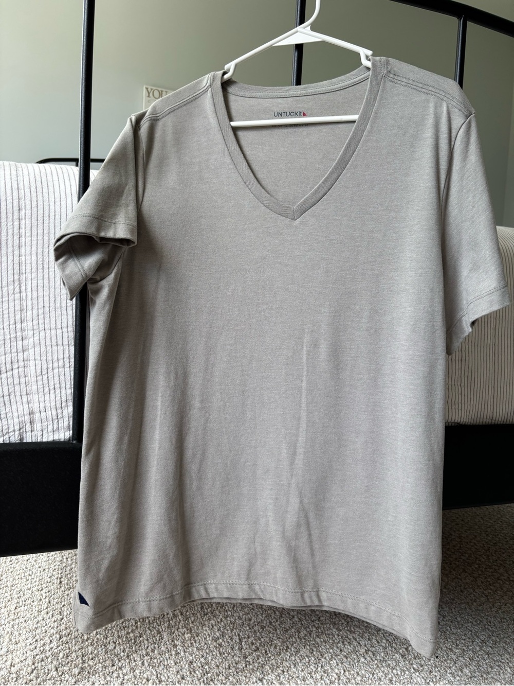 UNTUCKit Men's V-Neck Tee — Light Gray